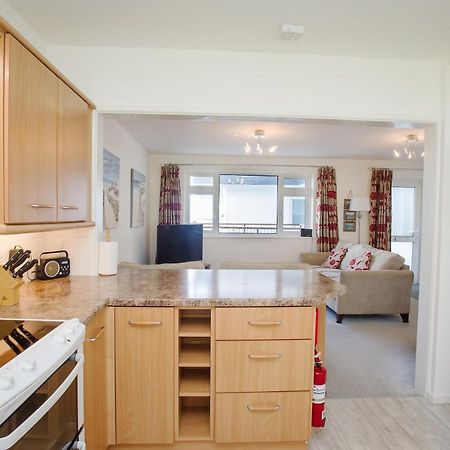 Harbour Apartment At 6 Dolphin Court With Parking Brixham Buitenkant foto
