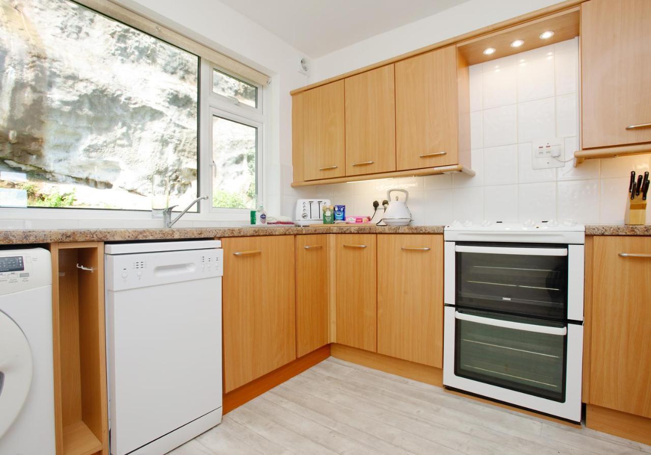 Harbour Apartment At 6 Dolphin Court With Parking Brixham Buitenkant foto